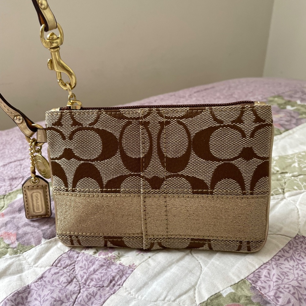 𝘊𝘰𝘢𝘤𝘩 𝘞𝘳𝘪𝘴𝘵𝘭𝘦𝘵⭐️ - Picture 3 of 5